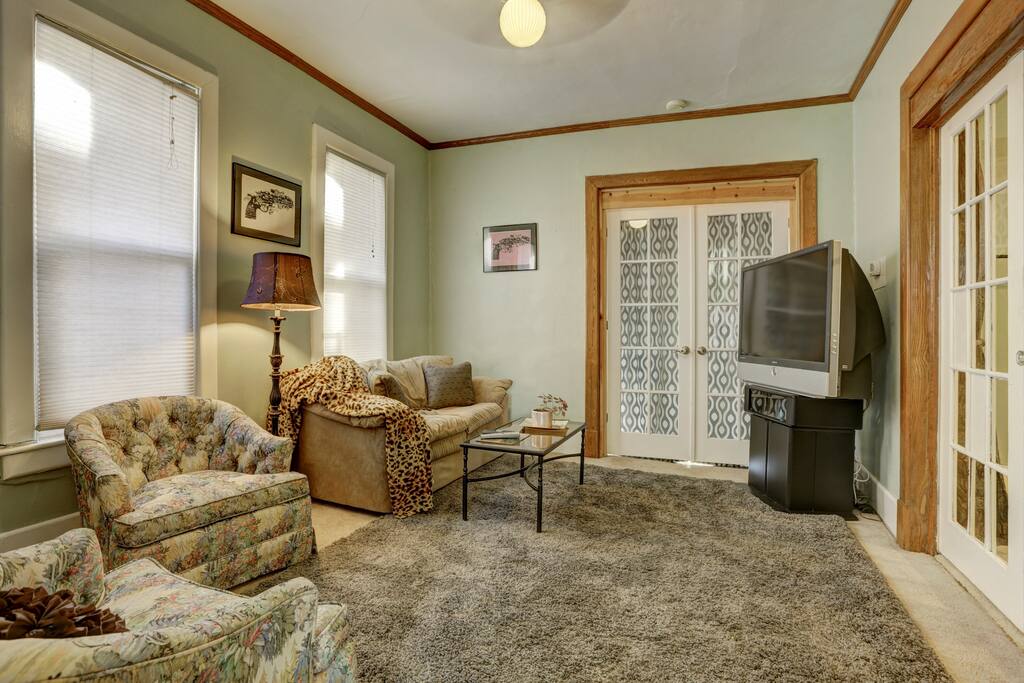Center living room with large screen television