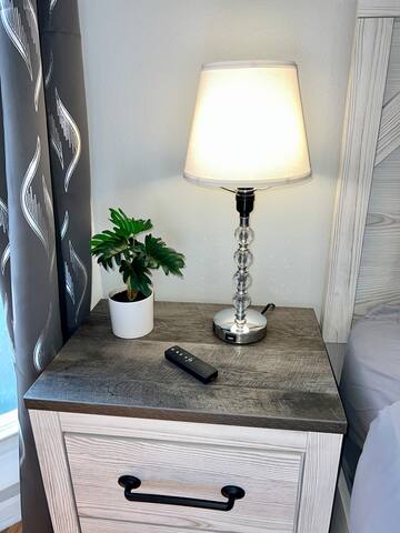 Location! 5 beds house with Parking and Patio! gallery image 5