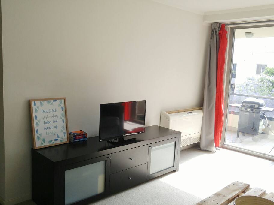 Living room with 32" flat screen TV and airconditioning