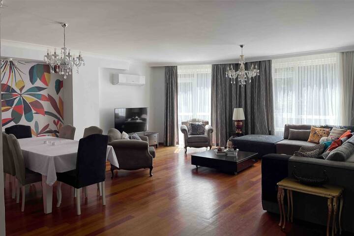 Eclectic3BRw/Garden+Concierge+Pool+Parking gallery image 3