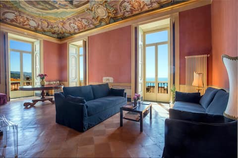 Elegant charming residence with sea view in the historic center