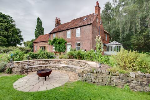 Beautiful Rambling Cottage for 14