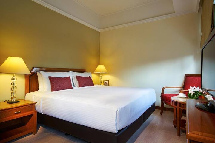 LOCATED @ HEART OF ORCHARD, LAVISH 2BR gallery image 5