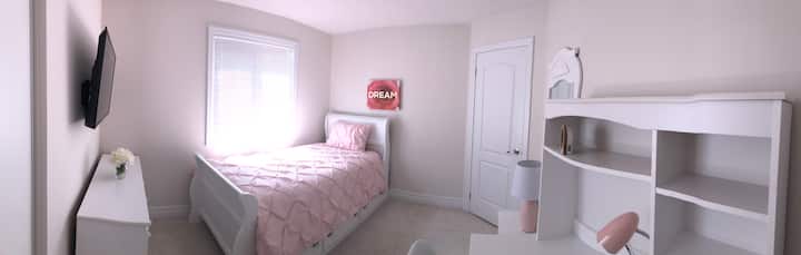 第三间卧室，双层床