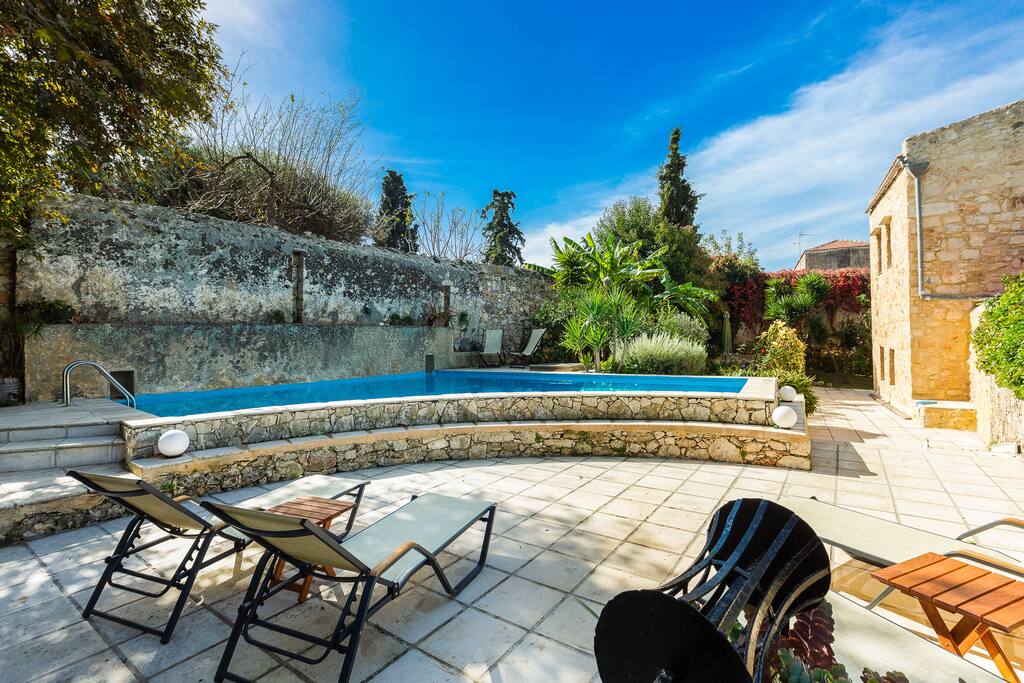 The whole outdoor area offers full privacy for our guests