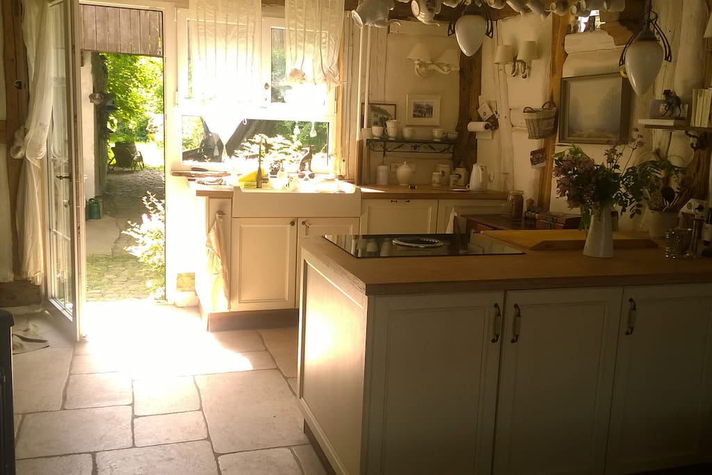 Blick von der Küche in den Garten