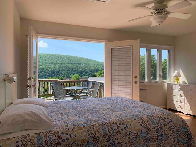 Walk to Rivers, Parks, Restaurants and Shops.