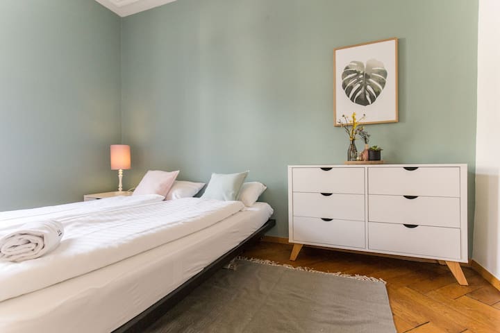 71 / private entrance/modern kitchen/3` to Station