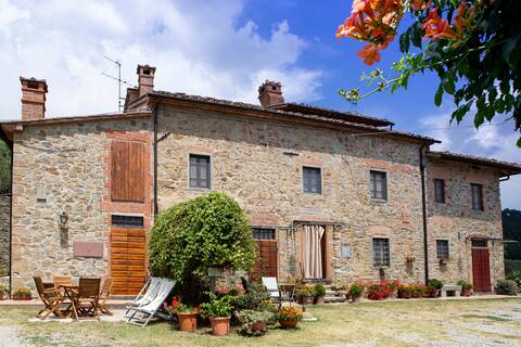 Villa/apart.s with pool and view