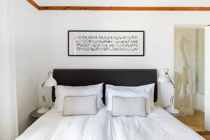 Lovely Guesthouse with Old-Fashioned Service and Ocean View