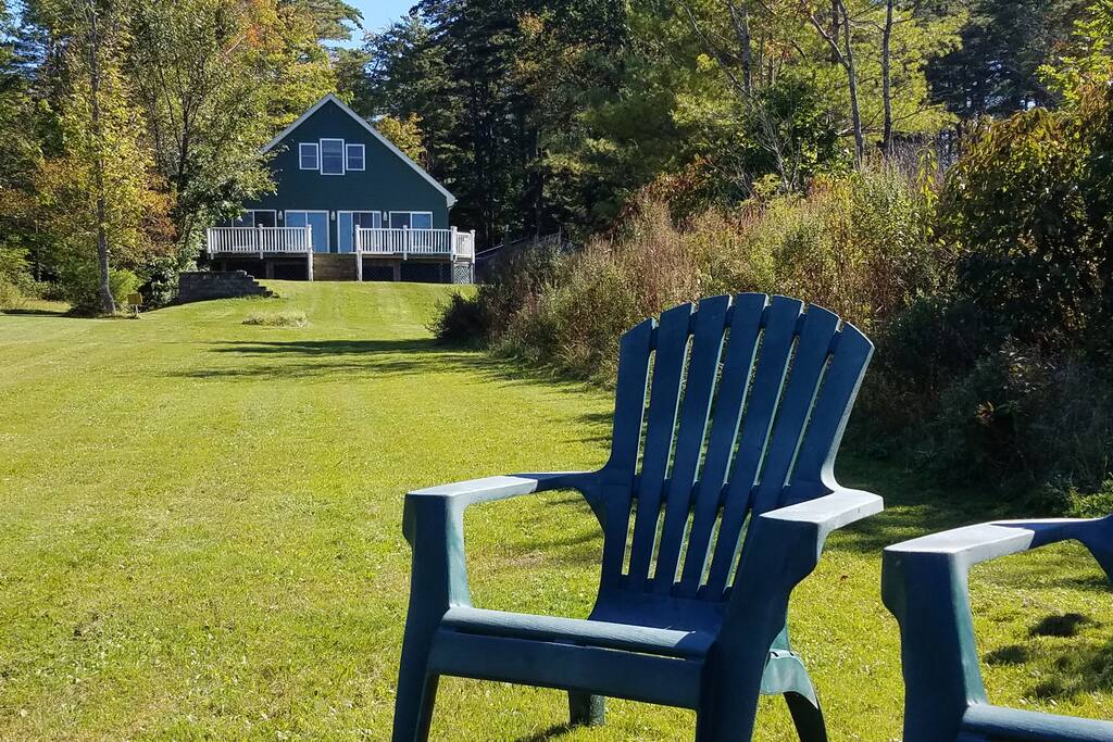 Directly on the lake - with your very own private beach!