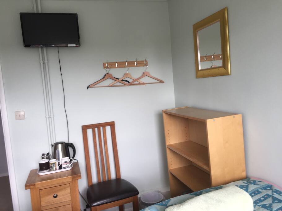 TV,Drinks and hanging space