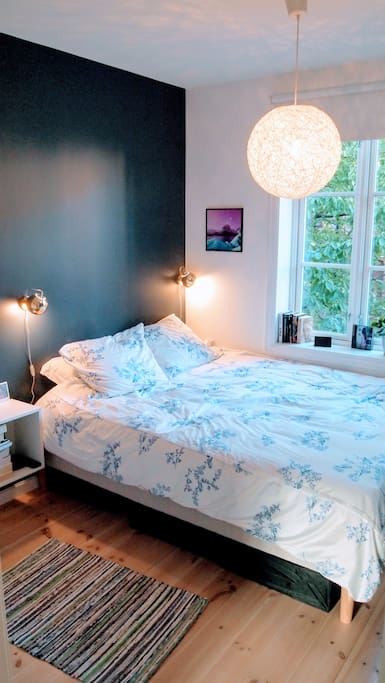 King-size bed
