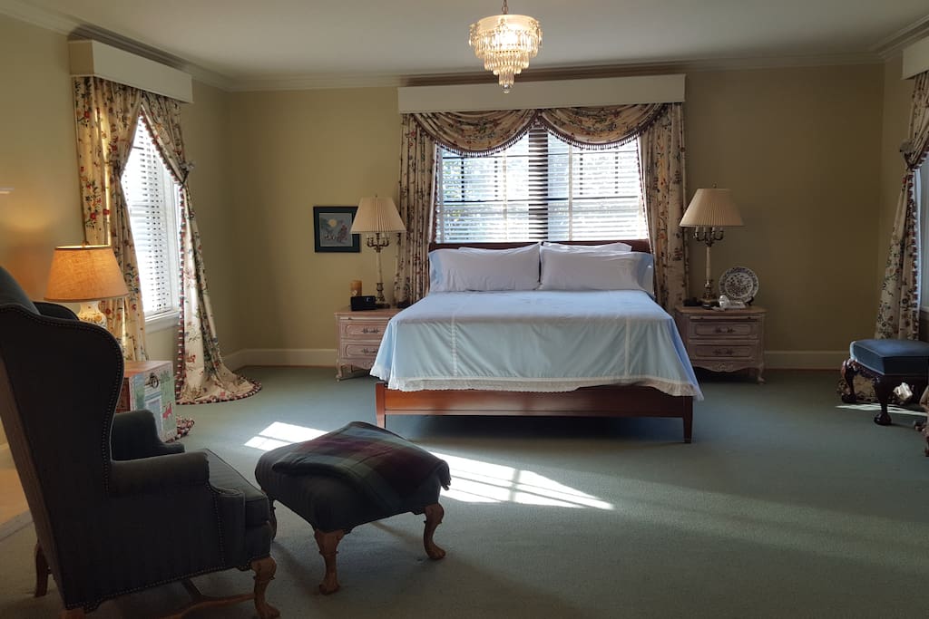 Luxurious suite with fireplace