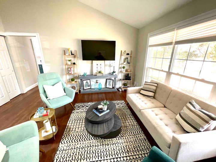 Stylish Contemporary City Ranch - Smyrna, GA