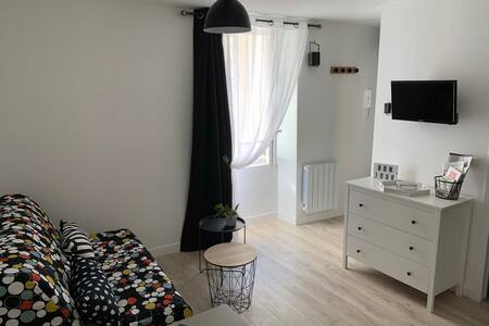 STUDIO RENOVE VIEUX PORT HYPER CENTRE AVEC WIFI