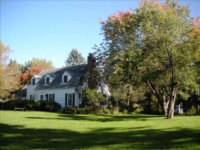 Minnetonka Cul-De-Sac Acre Sleeps 12 nr 394 & 494