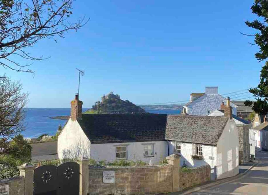 Cosy Cottage, Marazion Central with Parking