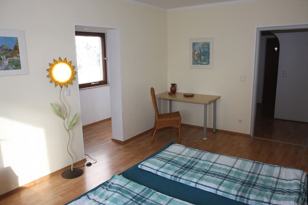 Schlafzimmer 1 hat einen kleinen Abstellraum