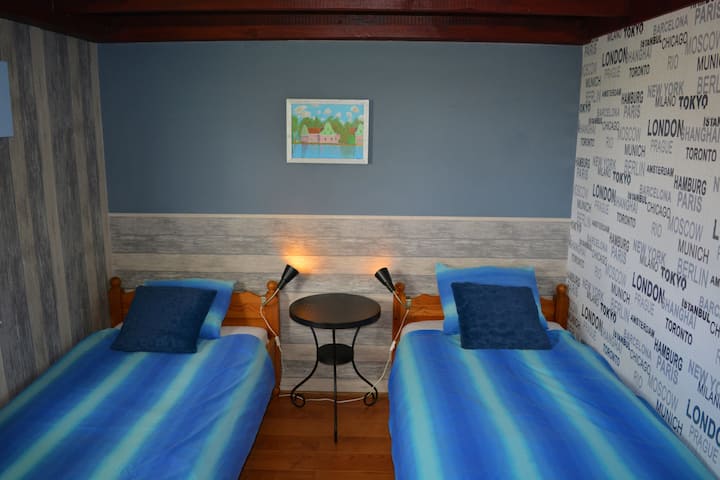 חדר שינה בקומת הקרקע