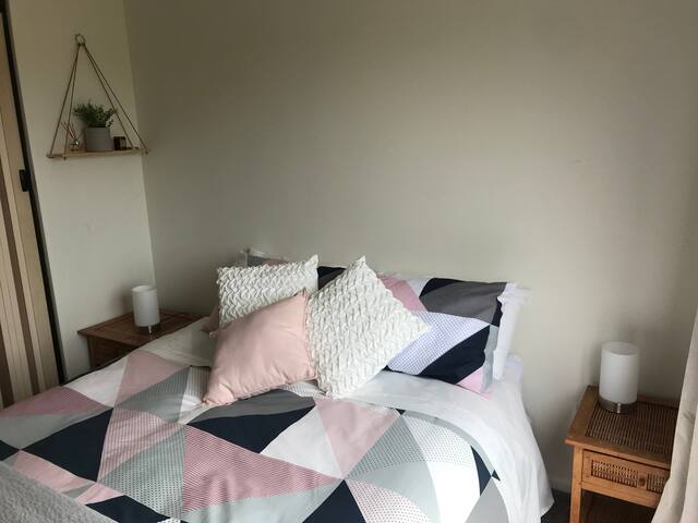 Lovely cosy room in rural Ararimu