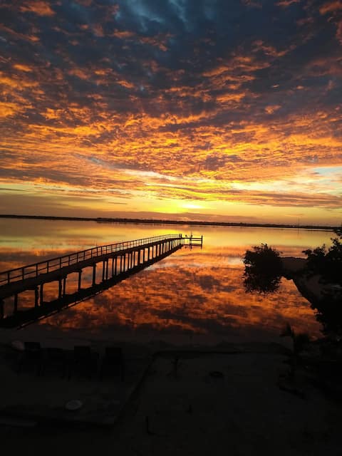OCEAN FRONT PARADISE/ PRIVATE DOCK/AWESOME VIEWS