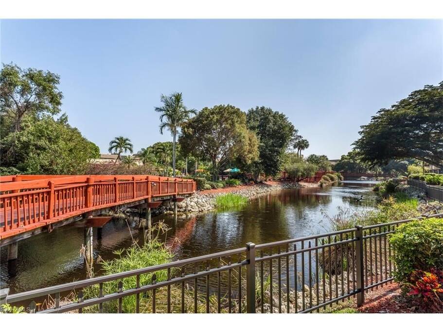 the resort features an island with pool/hot tub and on-site restaurant