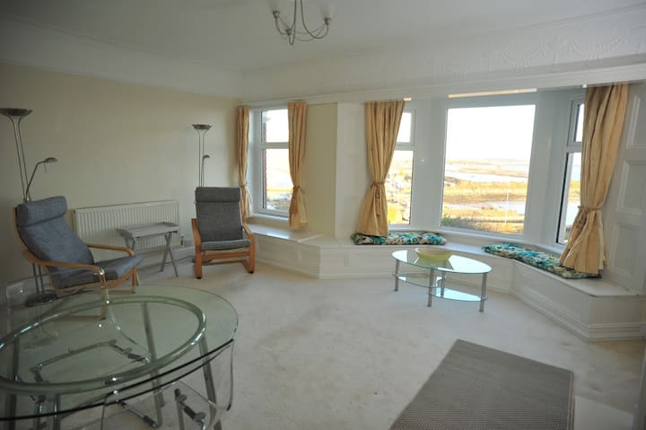 Crows Nest Barry Island Upstairs Flat Sea Views - Vale of Glamorgan