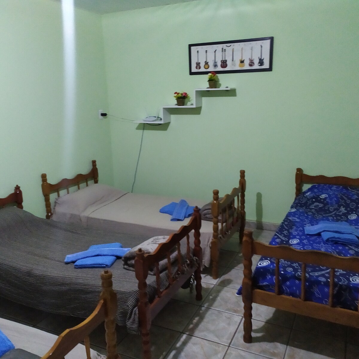 Slaapkamer 2 4 1-persoonsbed , verduisteringsgordijn