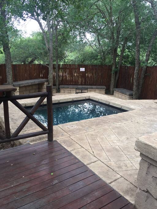 Splash pool