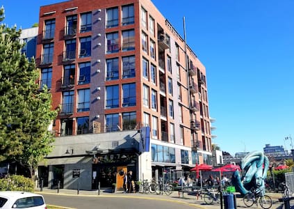 DOWNTOWN VICTORIA WATERFRONT - HARBOR VIEWS