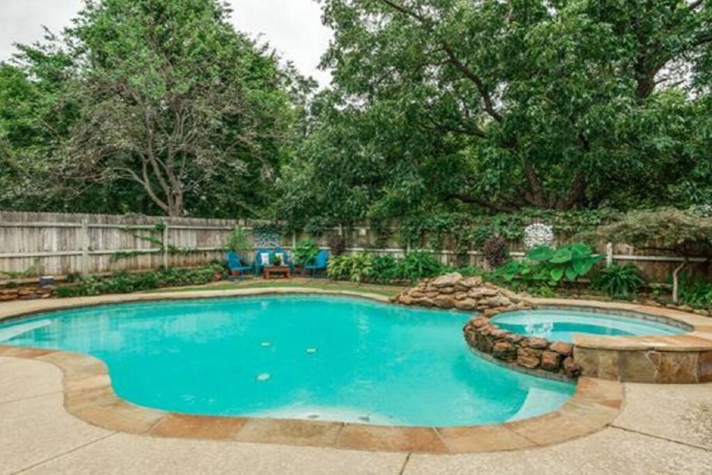 Pool and Jacuzzi