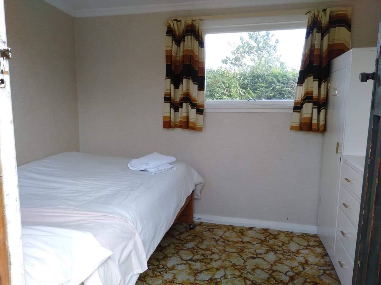 Traditional Kiwi Sleepout In Authentic Kiwi Crib Houses For Rent
