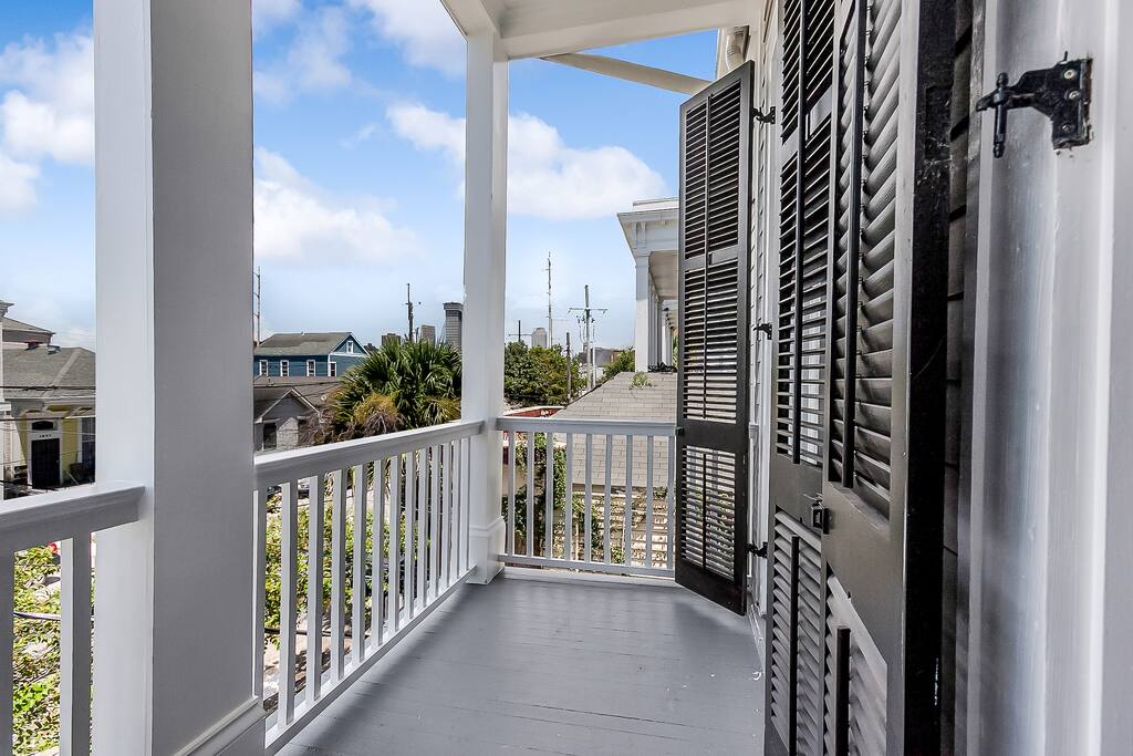 Balcony in unit 1