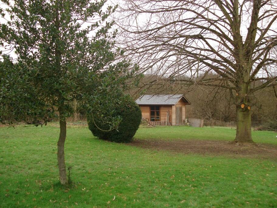 vu sur le jardin dans un cadre de verdure et calme