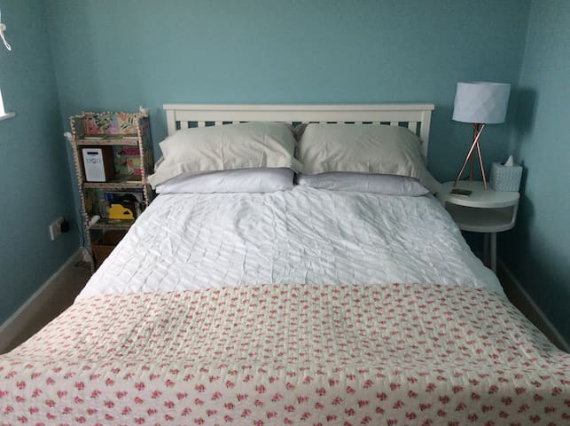 Pretty room with lovely views,Stroud.