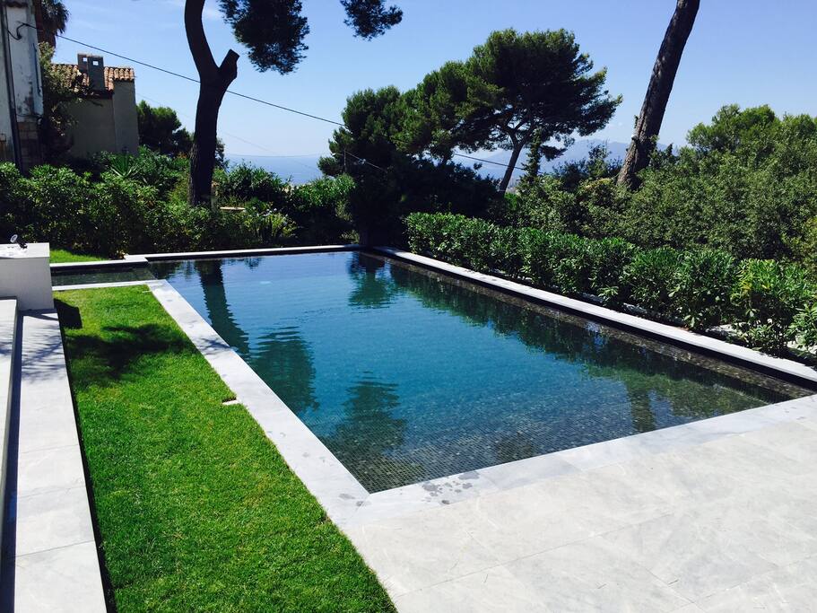 At the brand new salt water pool and baby pool singles, couples and families can enjoy the whole day