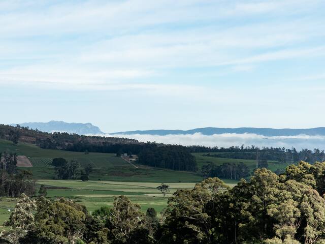 Hand-Built Eco Luxe Cottage | Outdoor Hot Tub gallery image 4