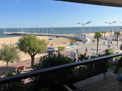 Propriété Airbnb réussie: STUDIO 42 M2 SUPER VIEW/1ST LINE CITY CENTER à Arcachon