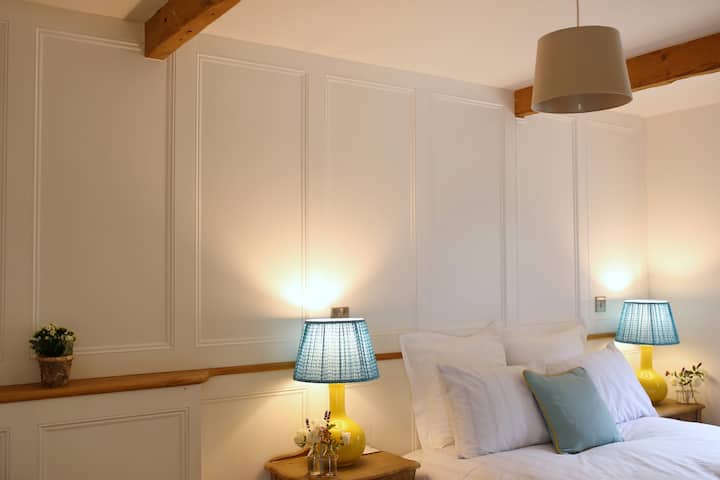 Private double room & more in glorious countryside