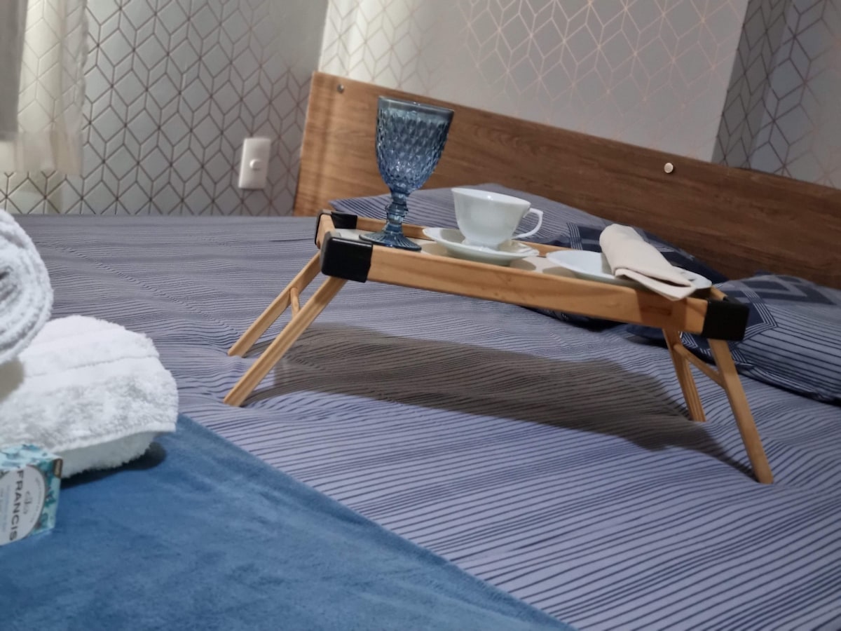 Dobra prilika da iznenadite one koje volite s lijepim doručkom u krevetu!! Dostupni su potrebni pladnjevi i dodaci.