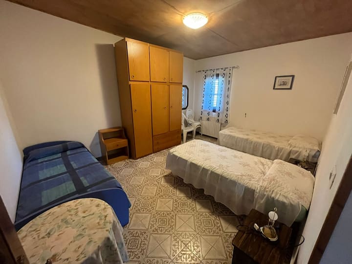 Стая с 3 единични легла