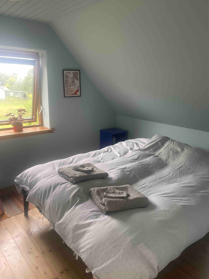 Værelse nr 3. Seng 160 x 200 cm/ 
Værelse nr. 3. Sengestørrelse 160 x 200 cm.