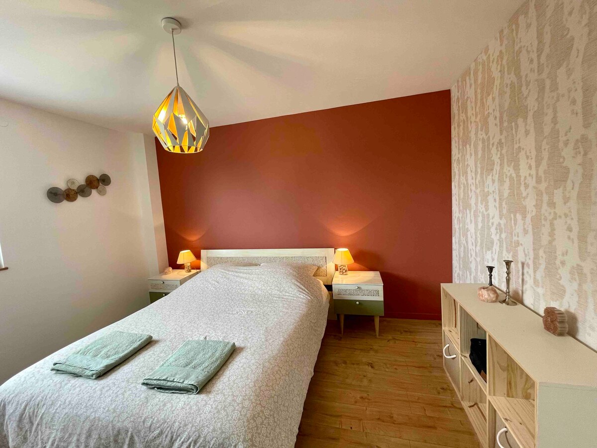 Spavaća soba s 1 bračnim krevetom (1,6x2). 