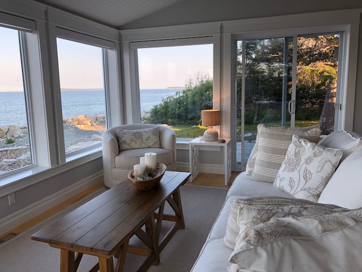 Beach Front Luxury - Liverpool, NS, Canada