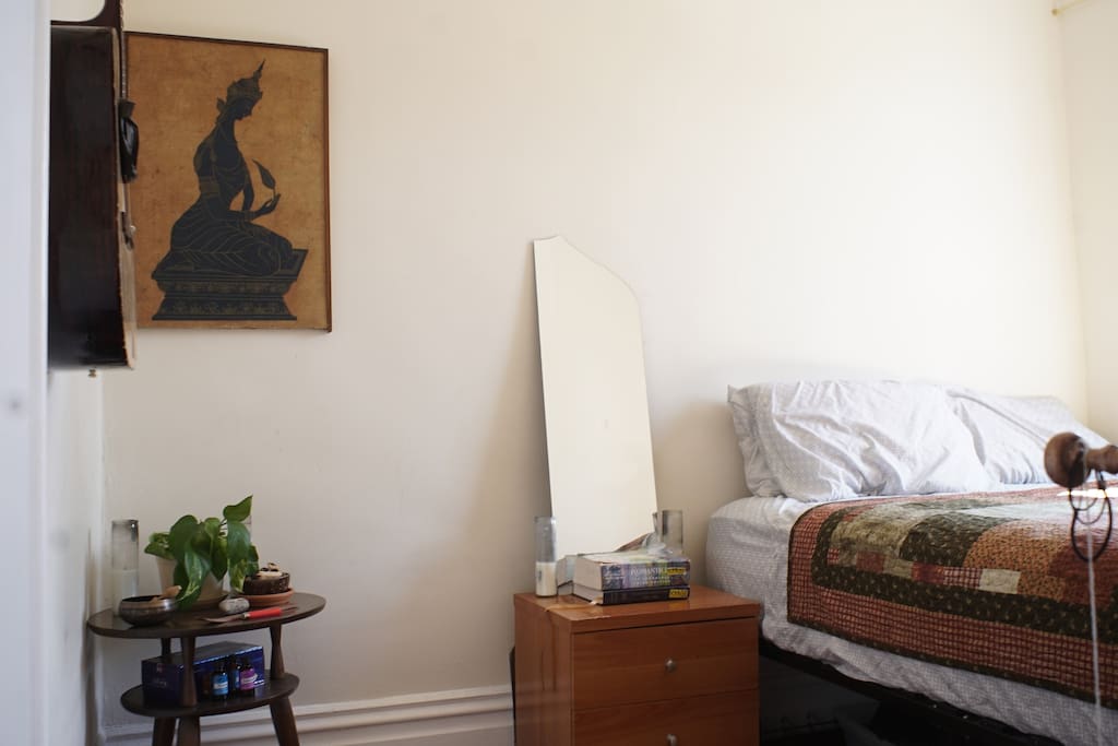 Simple, cozy, relaxing room