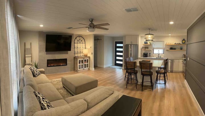 Lakefront Family Retreat On Lake Marble Falls - Marble Falls, TX