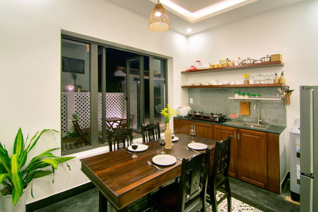 Kitchenette with full tool for kitchen, and table 4 chair, open window, if you need kitchen free for 1time use kitchen ( including gas, and kitchen tool and electric) pls clean it after cook