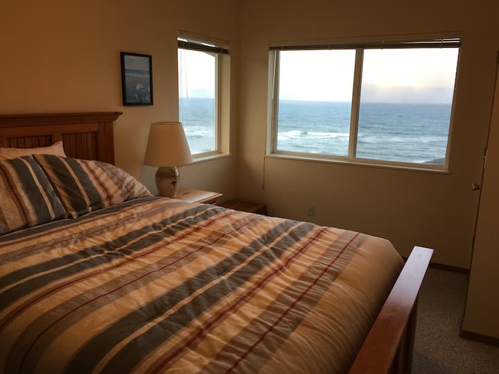 Queen Bedroom Upstairs