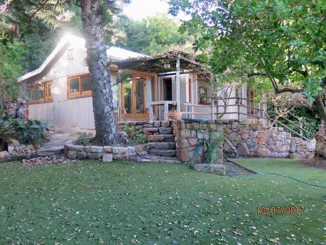 Cosy Cottage in Camps Bay Village gallery image 2